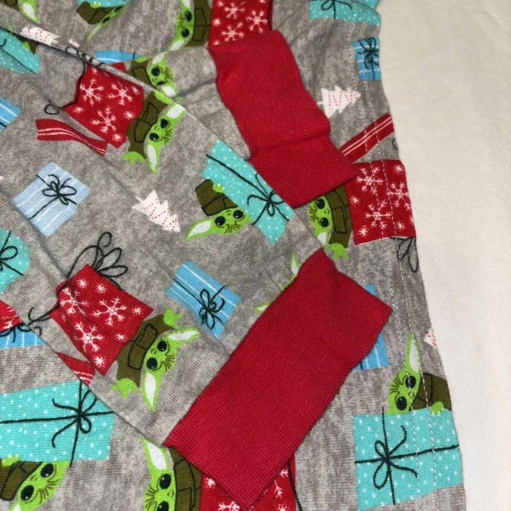 Star Wars Baby Yoda Christmas Sweater‎ Size Small, Two Piece